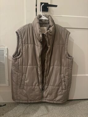 Thread & Supply Quilted Puffer Vest in Taupe Gray